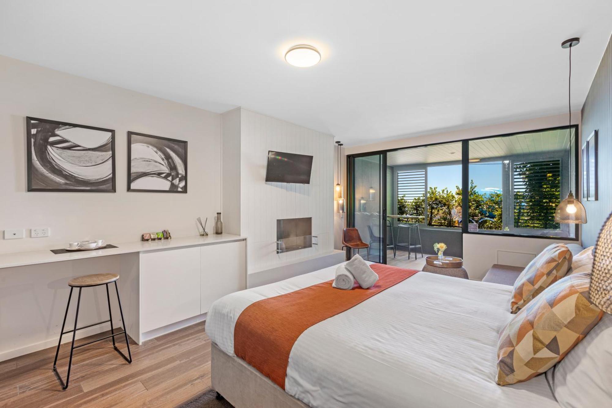 Altitude On מונטוויל מראה חיצוני תמונה A bedroom at the Mantra on Lake