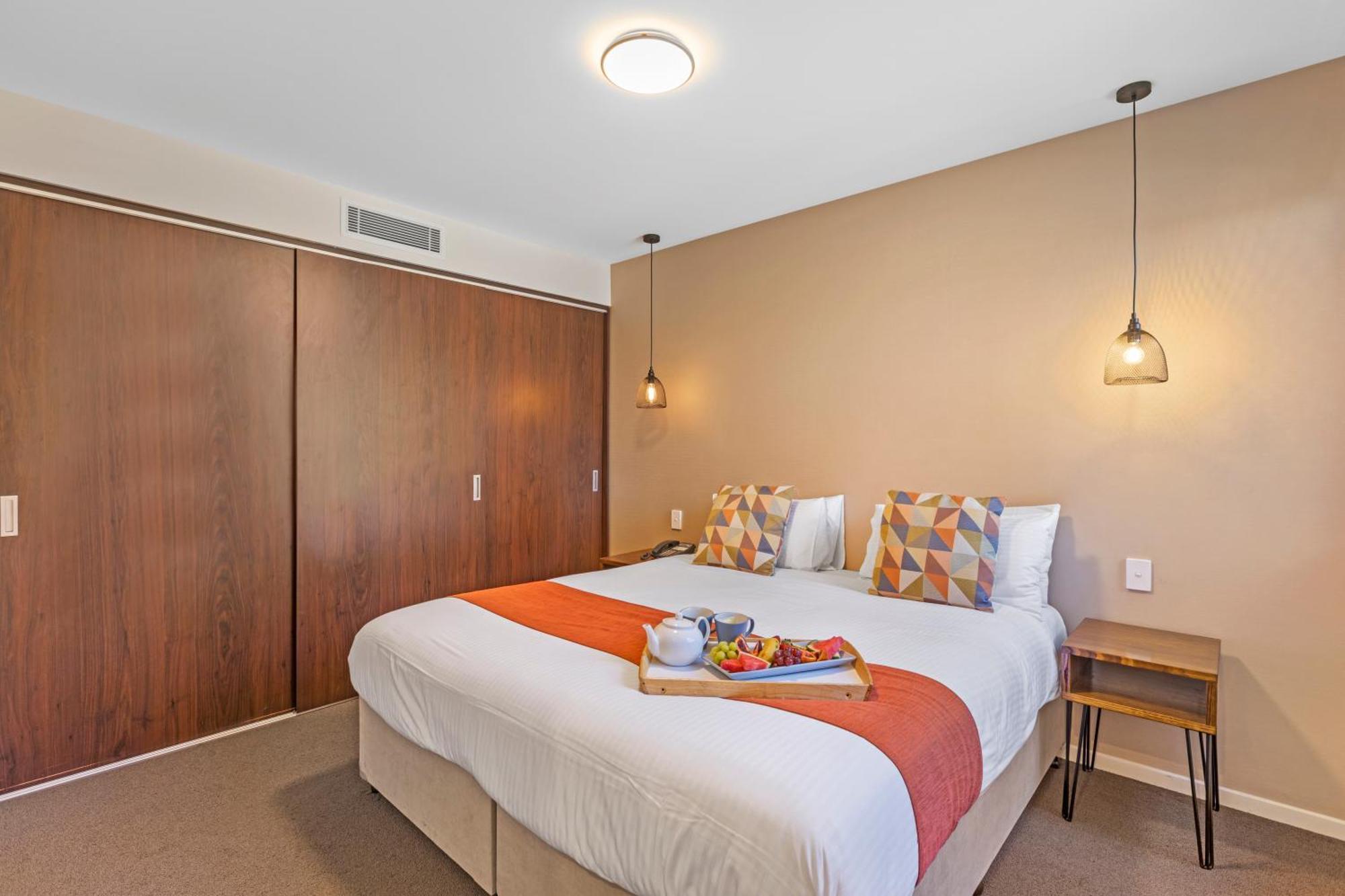 Altitude On מונטוויל חדר תמונה A bedroom at the hotel