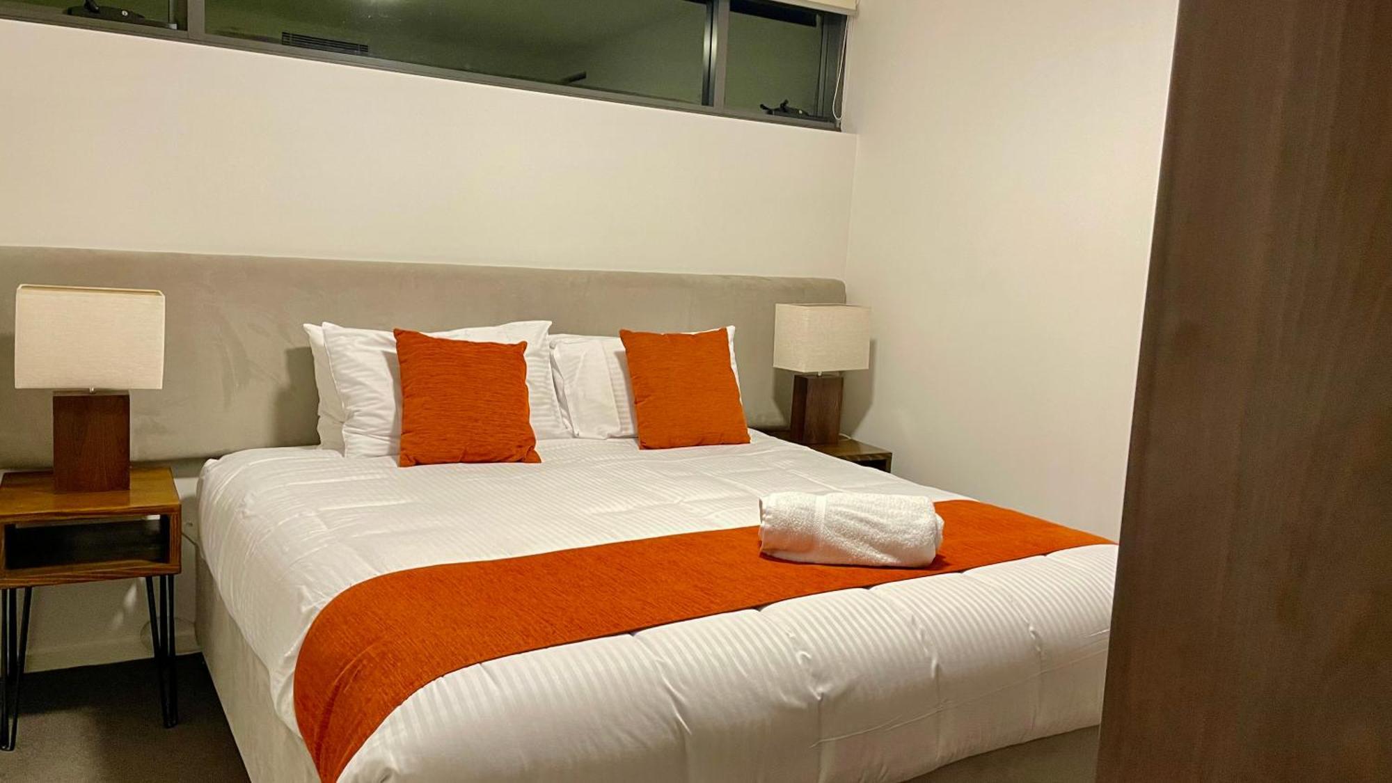 Altitude On מונטוויל מראה חיצוני תמונה A bed with a bed runner